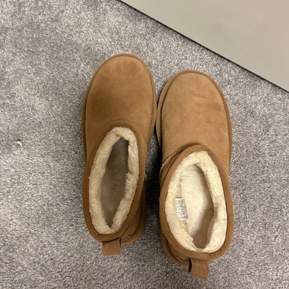 UGG Platform Mini Boots - Picture 7 of 7